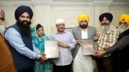 Arvind Kejriwal, Wife Sunita Kejriwal Offer Prayers at Golden Temple in Amritsar on Completion of 3 Years of AAP Govt in Punjab (Watch Video)