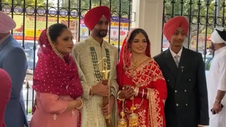 Indian Hockey Stars Mandeep Singh and Udita Duhan Tie the Knot in Jalandhar (Watch Video)