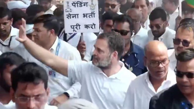 Rahul Gandhi Bihar Visit: Lok Sabha LoP Joins Kanhaiya Kumar-Led NSUI’s ‘Palayan Roko Naukri Do’ Rally in Begusarai (Watch Video)