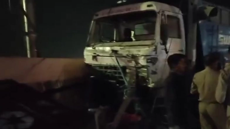 Uttar Pradesh: High-Speed Dumper Crashes Into Several Vehicles in Ayodhya; 1 Killed, 5 Injured