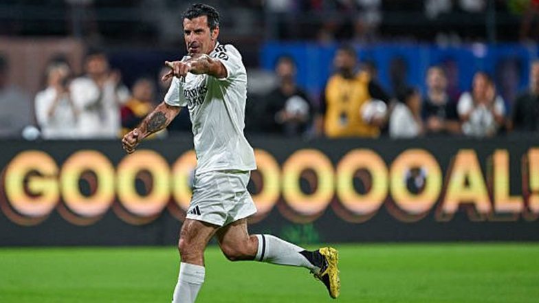 El Clasico 2024–25: Security Officials Stop Fans From Invading Real Madrid vs FC Barcelona Clash 