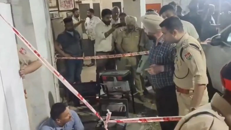 Punjab Blast: Explosion Outside Residence of BJP Leader Manoranjan Kalia in Jalandhar; Police Launch Investigation (Watch Video)
