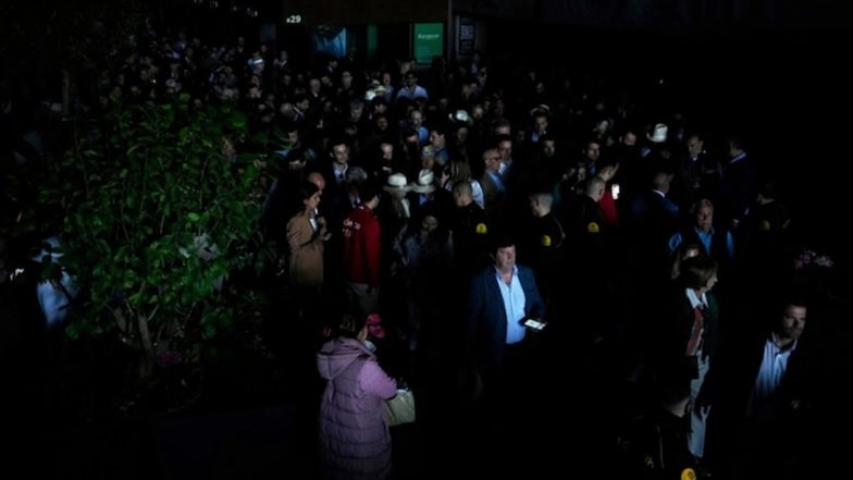 Tennis Players in the Dark as Matches at Madrid Open 2025 Suspended Because of Major Power Outage in Spain (Watch Video)