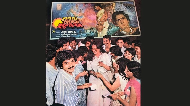Zeenat Aman Remembers Men of 'Kapoor Khaandaan' While Getting Her Stitches Removed; Shares Nostalgic Pics With the Actors (View Photos)