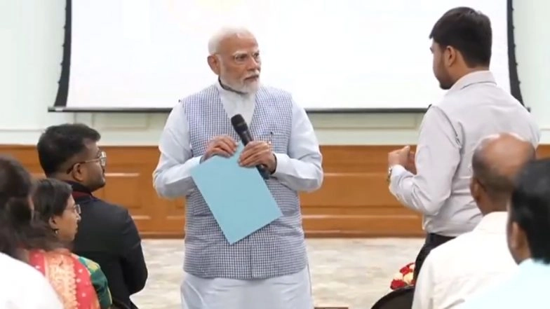 PM Narendra Modi Interacts With Mudra Yojana Beneficiaries at His Residence in Delhi, Says ‘Scheme Empowering Countless Individuals To Showcase Their Entrepreneurial Skills’ (Watch Video)