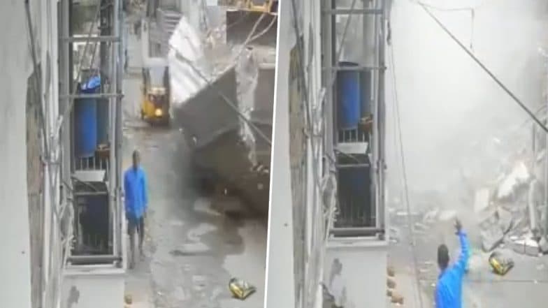Hyderabad Wall Collapse: 2 Injured After Under-Construction Wall Collapses on Auto Rickshaw in Karmanghat, Video Surfaces