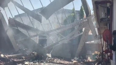 India News | Gujarat: Fire Breaks out at Firecracker Godown in Deesa Area of Banaskantha