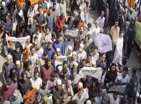 World News | Religious Fundamentalists Issue New Orders After PM Hasina's Ouster, Critics Accuse Yunus of Not Pushing Back Hard Enough: Report