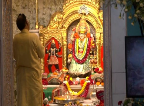 India News | Morning Aarti Held at Jhandewalan Temple on Fourth Day of Chaitra Navratri