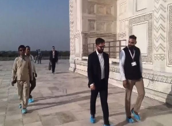 World News | Chilean President Gabriel Boric Visits Taj Mahal During First State Visit to India