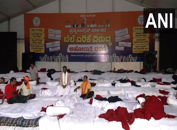 India News | BJP Leaders Continue to Protest Against Price Hike in Karnataka