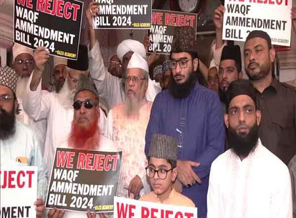 India News | Maharashtra: Muslim Scholars, Ulemas Hold Protest Against Waqf (Amendment) Bill in Bhendi Bazar