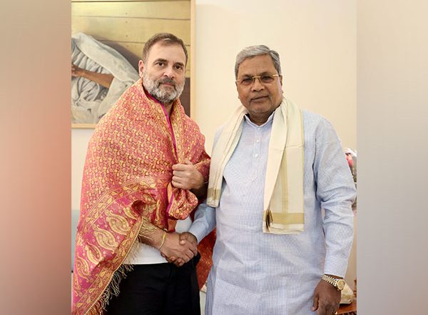 India News | Karnataka CM Siddaramaiah Meets Rahul Gandhi in Delhi, Decides to Form Welfare Board for Gig Workers
