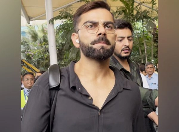 Entertainment News | Pap Diaries: Virat Kohli Looks Stylish in Black Shirt as He Spotted at Mumbai Airport