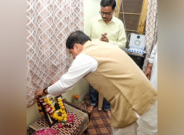 India News | Madhya Pradesh CM Mohan Yadav Condoles Demise of Arvind Joshi, Brother of RSS Leader Suresh Joshi