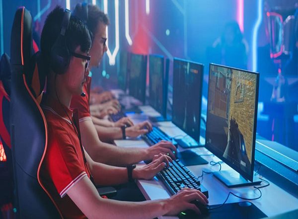 Business News | From Passionate Fan to Esports Journalist: First Steps to Break Into the Industry
