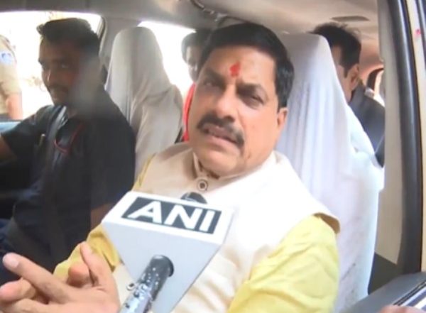 India News | MP: CM Yadav Offer Prayers at Pitambara Peeth Temple in Datia, Participates in Gratitude Program Held After Liquor Ban in Religious Cities