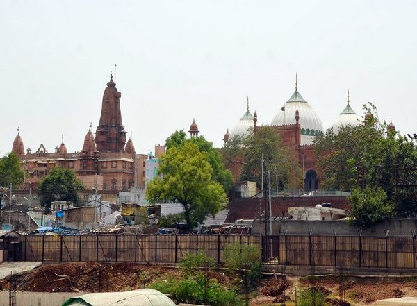 India News | Krishna Janmabhoomi-Shahi Eidgah Dispute: SC to Hear on April 8 Plea of Mosque Committee Against Adding ASI, Centre in Suits