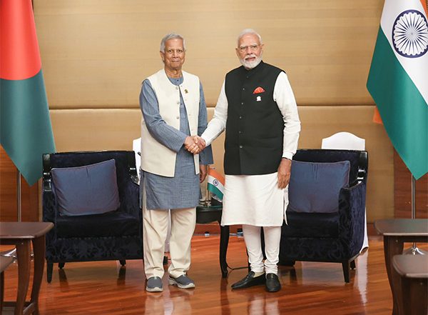 World News | PM Modi Meets Bangladesh Chief Adviser Yunus, Urges Safety for Minorities and Stronger Bilateral Ties