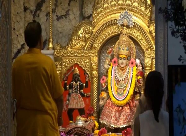 India News | Morning Aarti Held at Jhandewalan Temple on Eighth Day of Chaitra Navratri