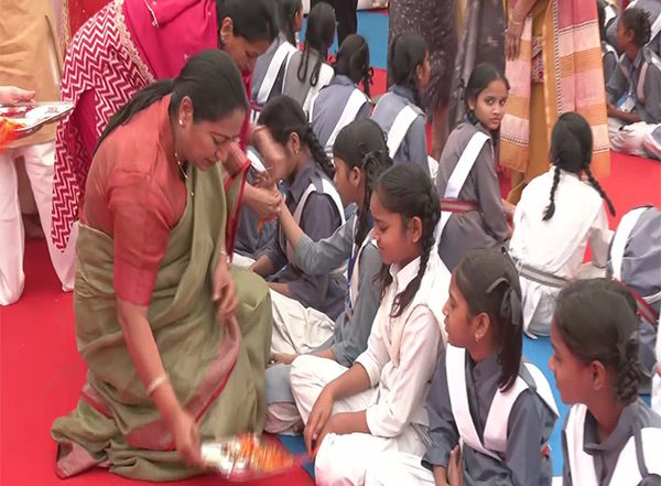 India News | Delhi CM Rekha Gupta Perform 'Kanya Pujan' at Sarvodaya Kanya Vidyalaya in Shalimar Bagh
