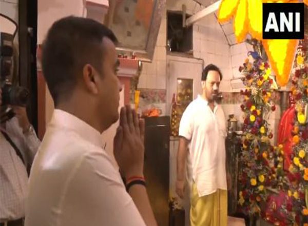 India News | Gujarat Minister Harsh Sanghavi Offers Prayers at Maa Amba Devi Temple in Surat