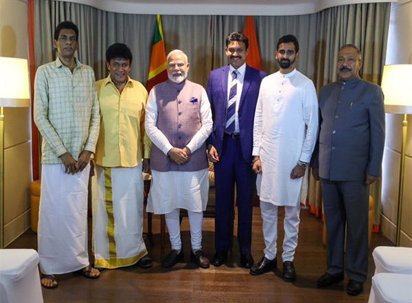 World News | PM Modi Meets Leaders of Indian Origin Tamil Community in Colombo, Reiterates India's Commitment to Development of Community