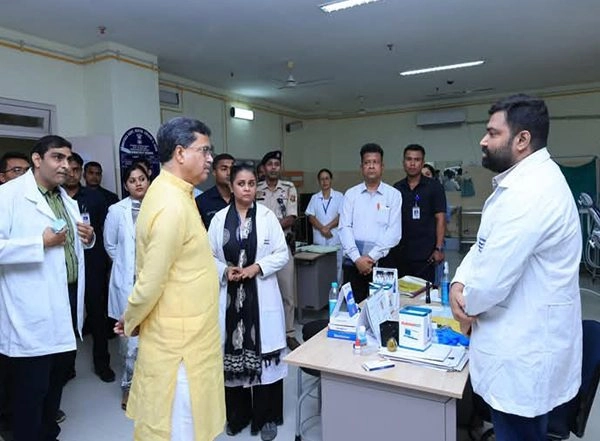 India News | Tripura CM Pays Surprise Visit to IGM Hospital, Dental College; Directs No Gap in Patients Care
