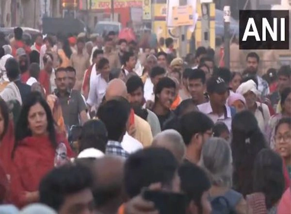 India News | Uttar Pradesh: Devotees Flock to Ram Janmabhoomi Temple on Ram Navami; Drone Surveillance Deployed