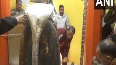 India News | Jammu and Kashmir: Devotees Throng Srinagar's Ancient Shankaracharya Temple for Ram Navami Prayers