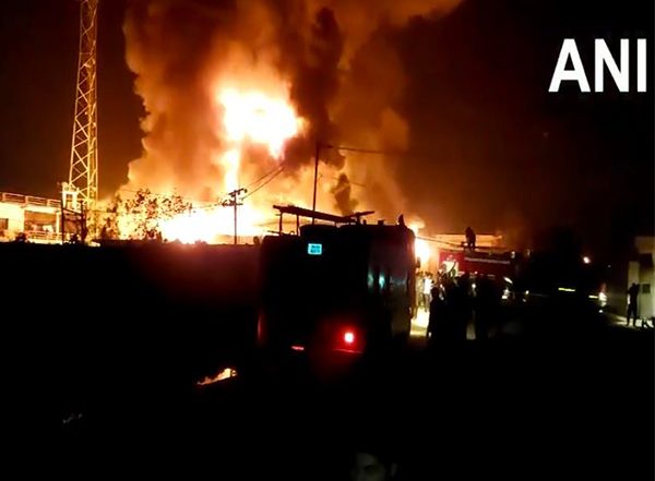 India News | Uttarakhand: Massive Fire Engulfs Chemical Factory in Haridwar