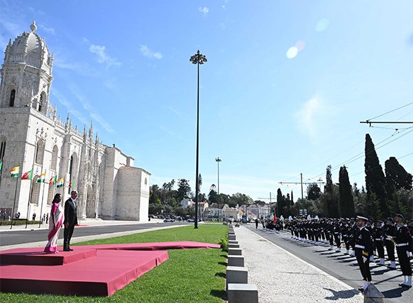 World News | President Murmu Recieved by Portugal President, Accorded Guard of Honour