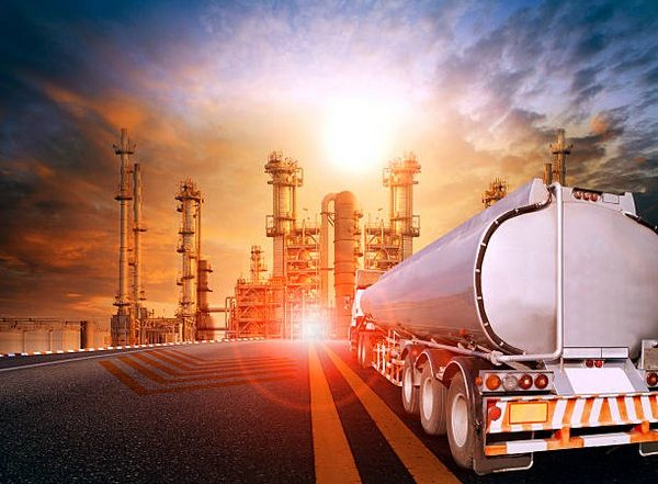 Business News | Oil Companies' Losses on LPG Will Reduce to Rs 160/cyl with Rs 50 Hike in Prices from This Month: Report