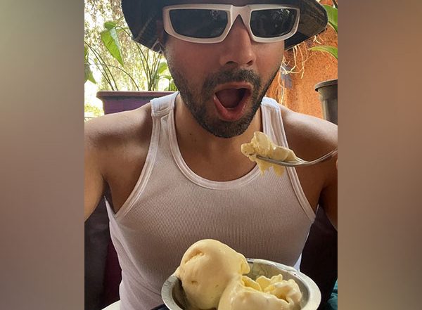 Entertainment News | Varun Dhawan Shows How to Beat the Heat in Style; Check It out