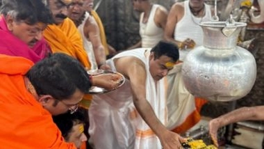 India News | Union Minister Nitin Gadkari Offers Prayers at Mahakaleshwar Temple in Ujjain