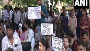 India News | Teachers Hold 'dharna' Protest Outside SSC Office in Kolkata Against Mamata Banerjee Govt
