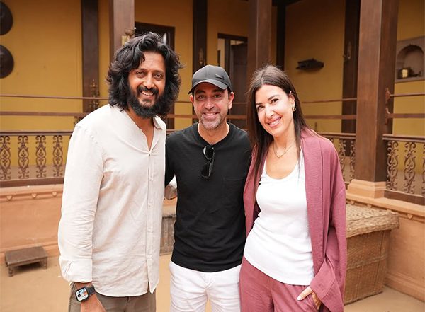Entertainment News | Barcelona Football Legend Xavi Hernandez Meets Riteish Deshmukh on 'Raja Shivaji' Sets