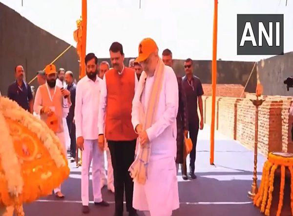 India News | Amit Shah, Fadnavis Pay Humble Tributes to Chhatrapati Shivaji Maharaj at Raigad Fort