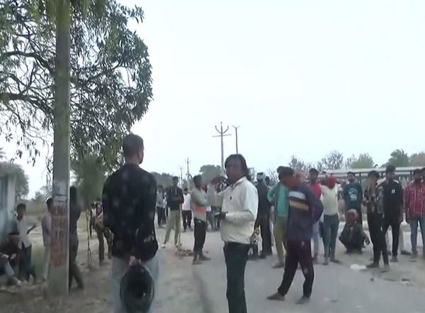 India News | Lucknow: Villagers and Police Clash with Each Other over Alleged Removal of Ambedkar Statue