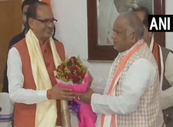 India News | Union Minister Shivraj Singh Chouhan Attends NDA Meet in Patna Ahead of PM Modi's Visit