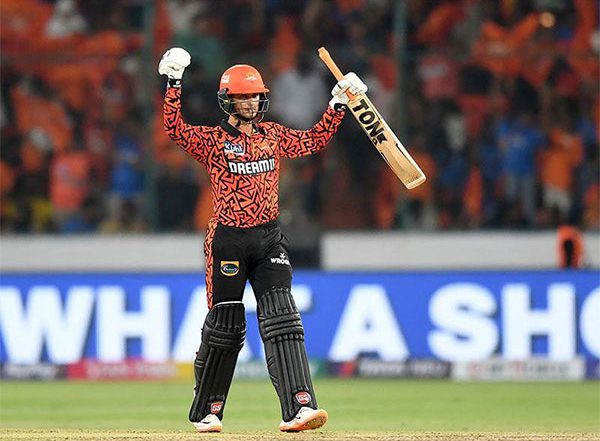 Sports News | IPL 2025: Yuvraj, Sachin Praise Abhishek Sharma's Blistering 141 Against PBKS