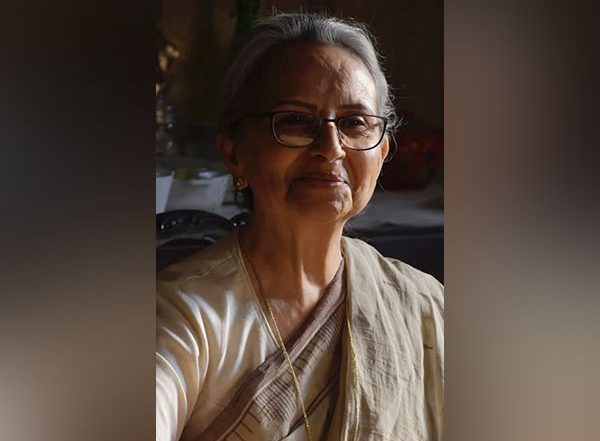 Entertainment News | Soha Ali Khan Celebrates Her Mother Sharmila Tagore's Return to Bengali Cinema