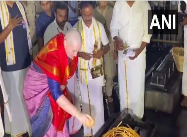 India News | Andhra Pradesh Dy CM Pawan Kalyan's Wife Offers Prayers at Tirupati Balaji Temple