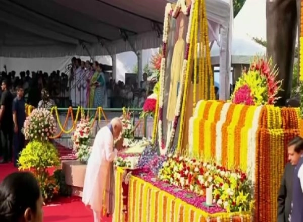 India News | PM Modi Pays Tribute to BR Ambedkar on His 135th Birth Anniversary at Prerna Sthal