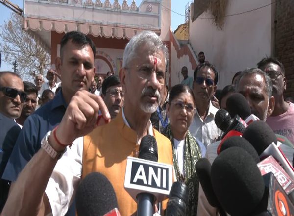 India News | EAM Jaishankar Inaugurates Smart Classes in Gujarat Village
