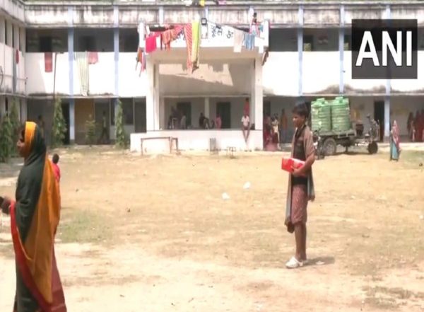 India News | Security Forces Set Up Relief Camp in Malda for People Affected by Samserganj-Dhuliyan Violence