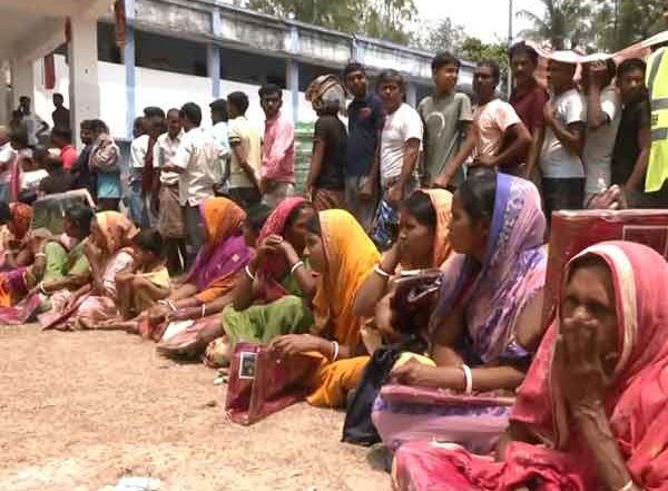 India News | Bengal: Relief Camp Set Up in Malda for Victims of Murshidabad Violence