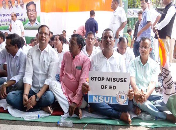 India News | Congress Workers Stage Protests in Bhubaneswar Against Centre over ED's Chargesheet Against Gandhi Family