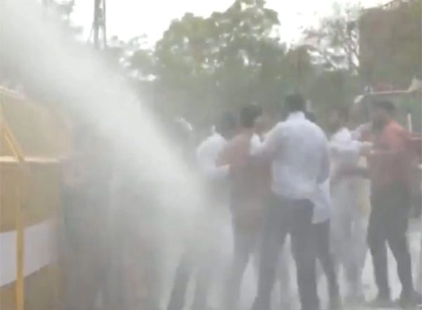India News | MP: Youth Congress Protest Against ED Action in National Herald Case in Bhopal, Police Use Water Cannons to Disperse Protestors
