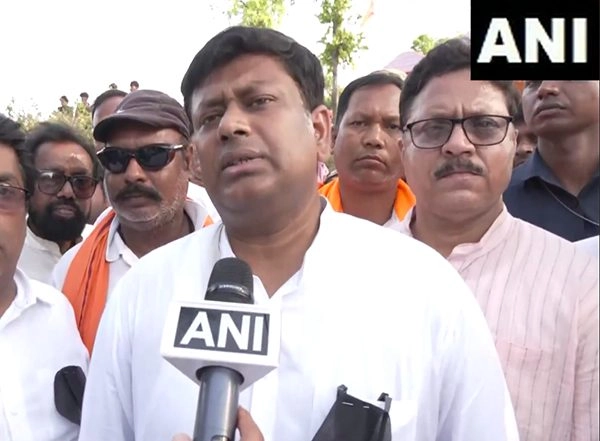 India News | West Bengal: Sukanta Majumdar Attends Last Rites of Pahalgam Terror Attack Victim